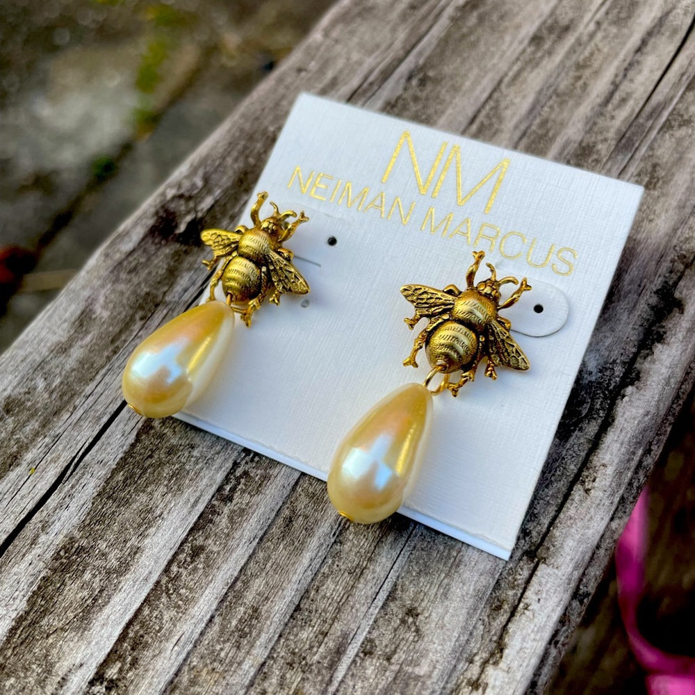 NWT Never Worn Neiman Marcus Bumblebee Pearl Drop Earrings